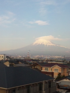 2010年末･新幹線から臨む富士山.JPG